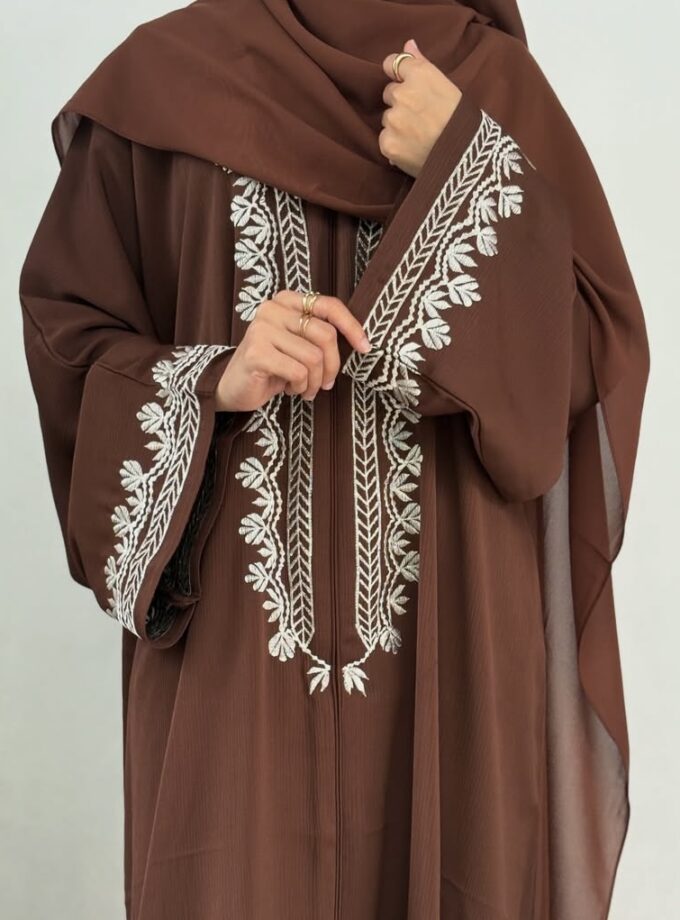 Brown and white zoom