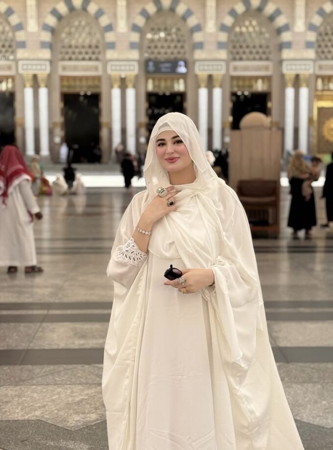 White madinah abaya