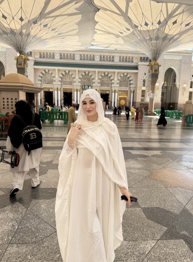 White madinah abaya