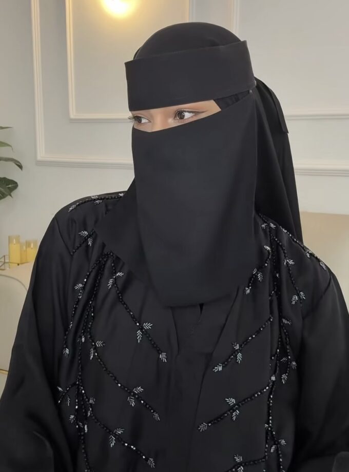 Black cut daana Abaya