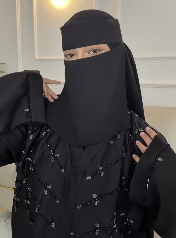 Black cut daana Abaya