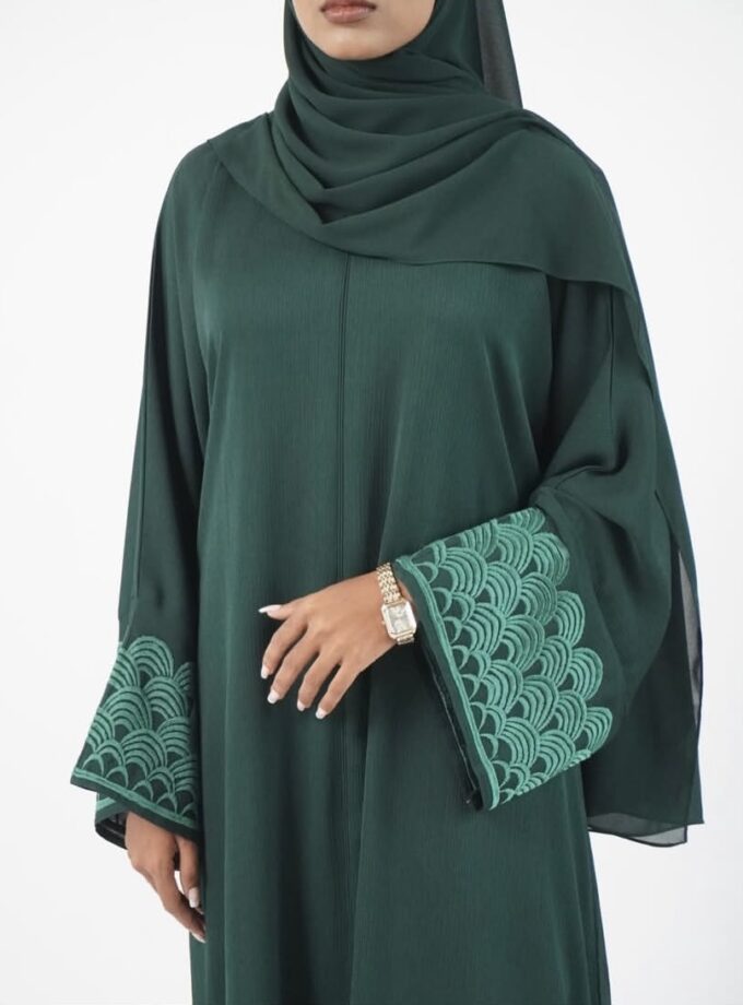 Green embroidered zoom 1