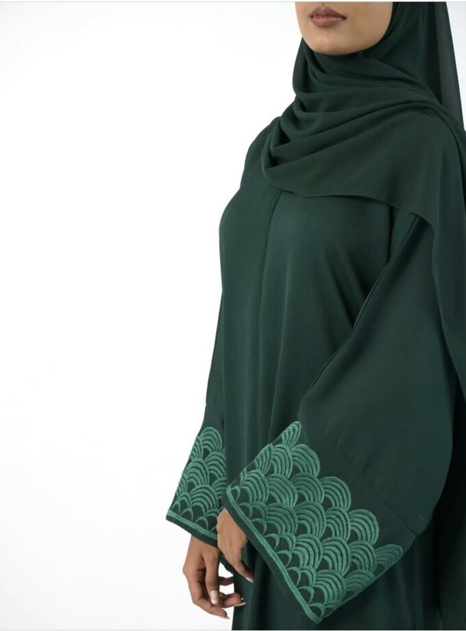 Green embroidered zoom 1