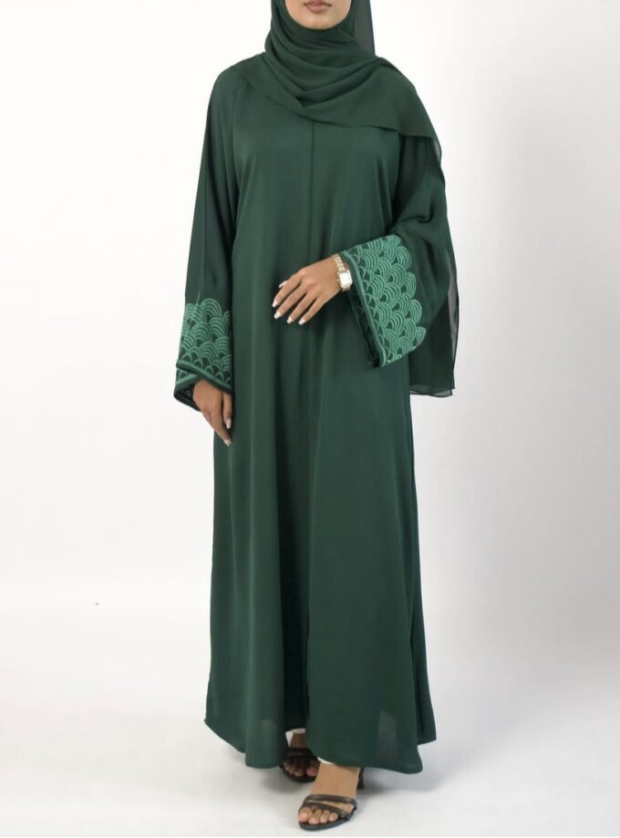 Green embroidered zoom 1