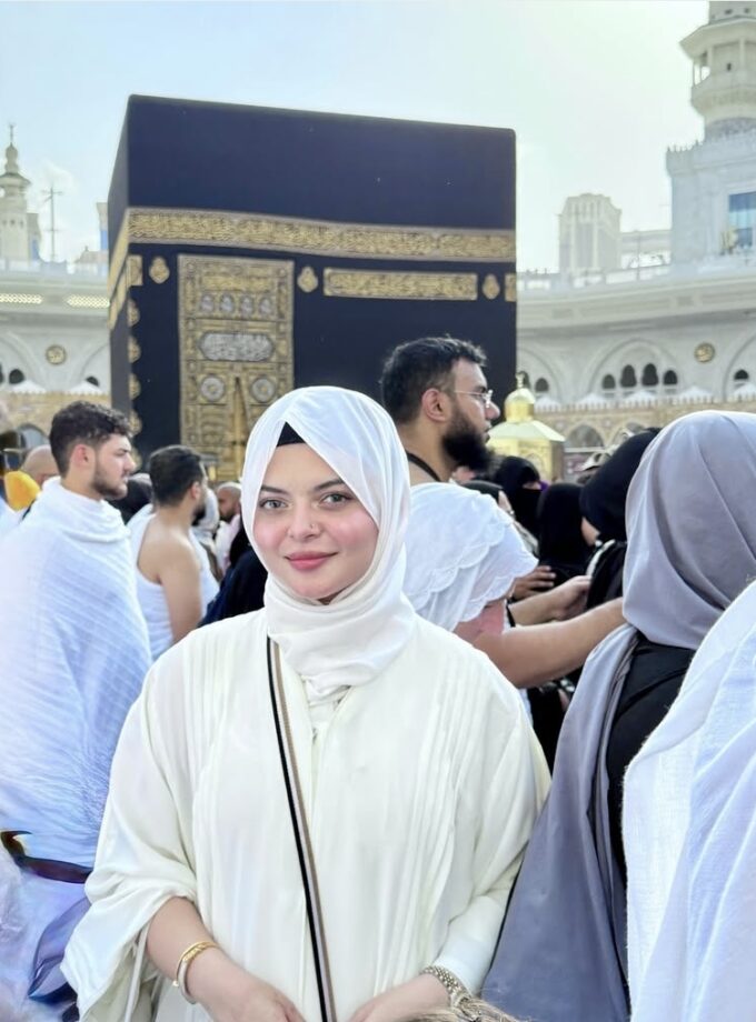 White umrah abaya