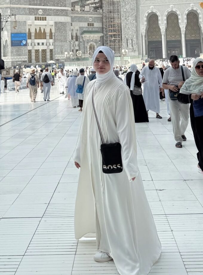 White umrah abaya
